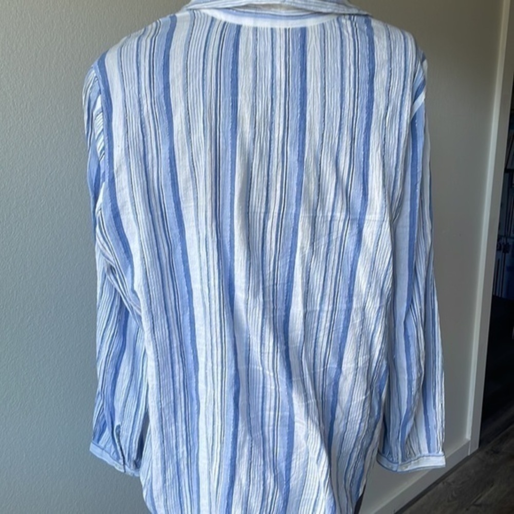 Chicos top blue white silver pinstripe size 1 or size 8/10 - Picture 4 of 9